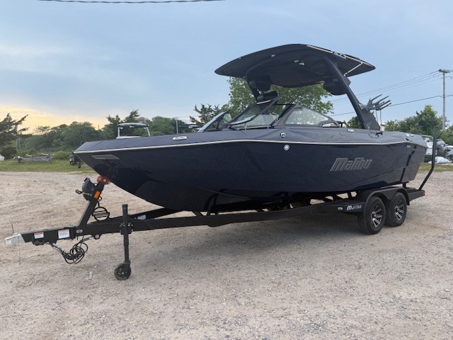 2025 Malibu 23 LSV Icon